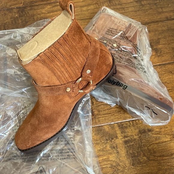 The Santiago Western Ankle Boot - Picture 10 of 10